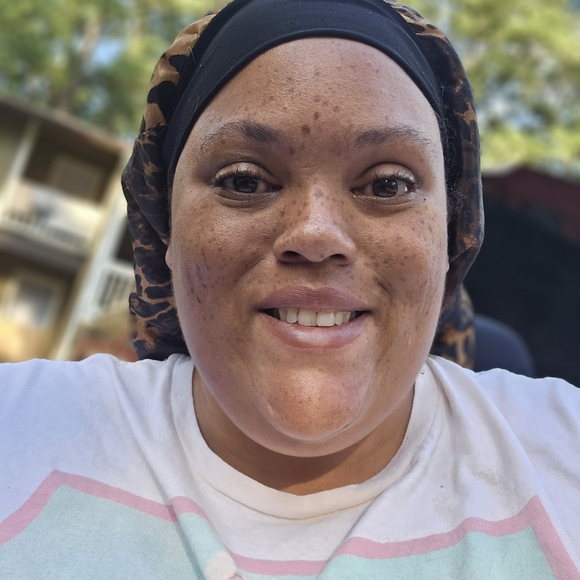 Meet your Posher, Kim - Picture 2 of 4